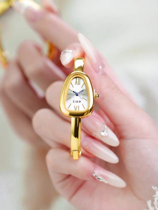 一款奢华金/银链女士石英表，简约优雅，精致小巧的表盘，独特设计，适合日常佩戴、通勤上班、商务场合，是送给自己、家人或朋友的绝佳礼物。