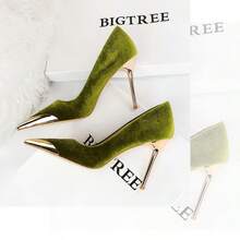 Scarpe con tacco alto da donna, décolleté in pelle scamosciata metallizzata a punta con tacco a spillo - Verde - Visualizzare 2