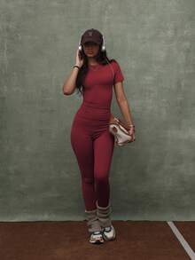 PinkTip 女士纯色无缝弹力短袖长裤运动套装，提臀修身，柔软长裤健身套装，休闲、健身、跑步、瑜伽、普拉提短袖长裤套装 - 紅色 - 查看 5