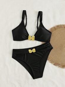 新款欧美女士肩带金属首饰纯色高腰高胸内衣性感优雅度假沙滩泳装套装。