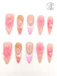 10片纯手工压制美甲片，33毫米长，纤细高跟款式，粉白渐变，粉色渐变，立体凸起粉色花朵，3D白色小花点缀，金色线条装饰。可爱尖头美甲片，适合日常休闲度假、宴会、派对、演出等各种场合。美甲用品 手工压制美甲片 - 彩色 - 查看 2
