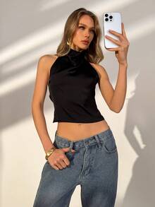 女士黑色露背系带深V露背无袖修身短款上衣，基础百搭款，适合办公、度假、浪漫约会、休闲外出、晚间聚会等场合，是春夏简约穿搭的理想之选。 - 黑色 - 查看 2