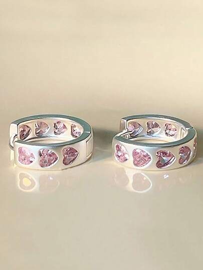 一对优雅简约别致的粉色心形耳环，时尚个性，镶嵌高端立方氧化锆，适合女性日常佩戴、参加派对、情人节礼物