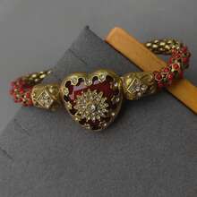 一款复古风格的镶钻树脂小球花朵图案心形红色手链，适合女性日常佩戴，是送给母亲和女友的完美礼物。 - 紅色 - 查看 5