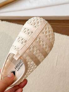 2026夏季新款法式亮片儿童玛丽珍凉鞋，闭趾平底鞋，适合女孩搭配连衣裙，银色 - 米色 - 查看 7