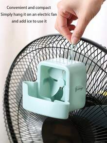 一套粉色/蓝色便携式风扇冷却盒(含4个冰袋),专为制冷而设计,适用于落地扇和桌面扇。这款套装通过在风扇中添加冰块来增强夏季降温效果,无需用电即可快速冷却和补充冰块,是居家/办公必备品。适用场合:妇女节、旅行必备、婚礼回礼、Y2K、卧室、汽车配件、厨房装饰、可爱小物、母亲节礼物、卧室装饰、花园、厨房装饰、夏季、海滩、旅行必备、房间装饰、软萌玩具、毕业季。 - 彩色 - 查看 4