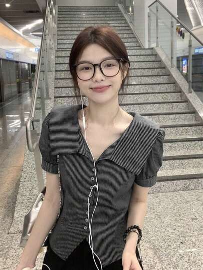 女士条纹短袖翻领衬衫，收腰设计，纽扣前襟