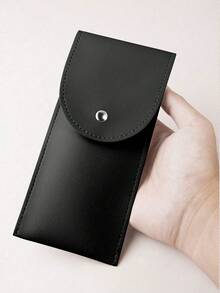 13件套化妆刷套装，包含多种眼部化妆工具，可用于打造精致眼妆细节。刷毛柔软细腻，亲肤不刺激面部。刷柄坚固耐用，不易断裂。一套即可满足所有妆容需求，适合初学者使用。