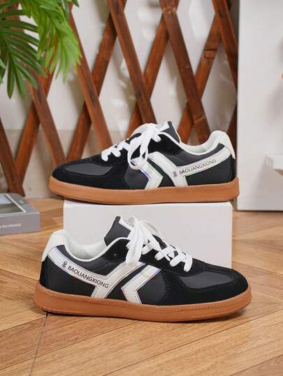 BAOLIANGXIONG 2026 New Classic Retro Plus Size Women's Sports Trainers, Black & White Patchwork Laser Stripe Low-Top Lace-Up Flat Casual Shoes, Non-Slip Wear-Resistant Breathable Running Shoes, Lightweight Comfortable Shock-Absorbing Supportive, Suitable For Sports, Fitness, Daily Wear, Outdoor Activities, Vintage Korean/Japanese Street Style, Couple Shoes, Campus/Commute/Travel, Youth & Plus Size