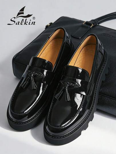 Salkin Nuevos mocasines deslizantes de diseñador para hombres, estilo británico, suaves y cómodos, punta redonda, zapatos de cuero elegantes y formales, cuero patentado brillante, suela gruesa antideslizante, adecuados para uso casual, citas, fiestas, bodas, regalo ideal, primavera/verano/otoño. Nota: Corre pequeño, por favor pida un tamaño talla grande grande.