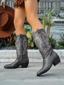 女士西部牛仔靴，新款欧美西部风格，饰以传统刺绣，假日休闲方头低跟靴底，防滑耐磨，不易疲劳，适合牧场文化牛仔派对和街头文化时尚日常节日穿着。 - 灰色 - 查看 4