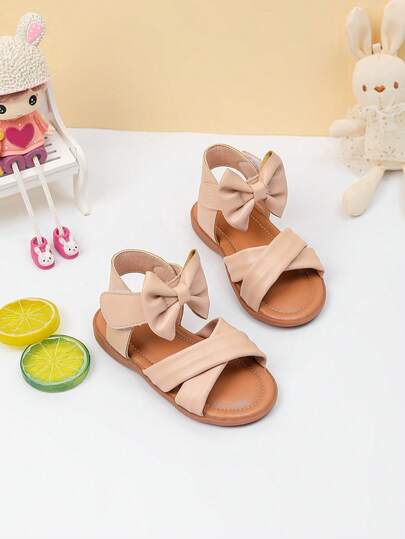 女童蝴蝶结装饰休闲平底凉鞋，适合春夏穿着