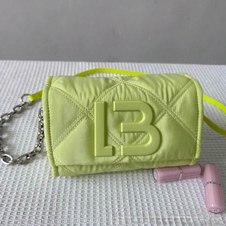 The Down-Filled Bimba Shoulder Bag With Chain Strap Can Be Used As A Shoulder Bag Or Underarm Bag. - G - Xem 1