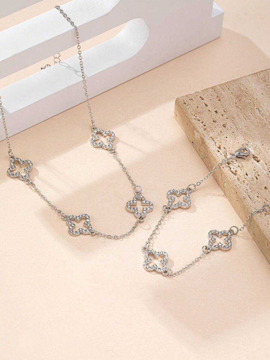 Bộ 2 món dây chuyền và vòng tay mặt dây chuyền hình cỏ bốn lá rỗng bằng kim loại cao cấp, thời trang và thanh lịch, phù hợp cho các cô gái tuổi teen đeo hàng ngày và trong các dịp lễ. - Bạc - Xem 1