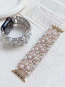 1条银色珍珠钻石弹性表带，时尚独特，男女通用，兼容38毫米至49毫米的苹果手表，是婚礼、度假、毕业典礼和开学季的完美礼物。