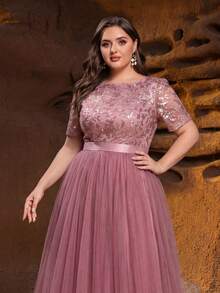 Faeriesty 大码女士优雅圆领刺绣晚礼服 - 亮片装饰，薄纱面料，尽显华丽 - 完美适用于盛大舞会、新年派对、专属周年庆典、红毯首映礼、高档正式晚宴以及春季婚礼派对 - 藕粉色 - 查看 4