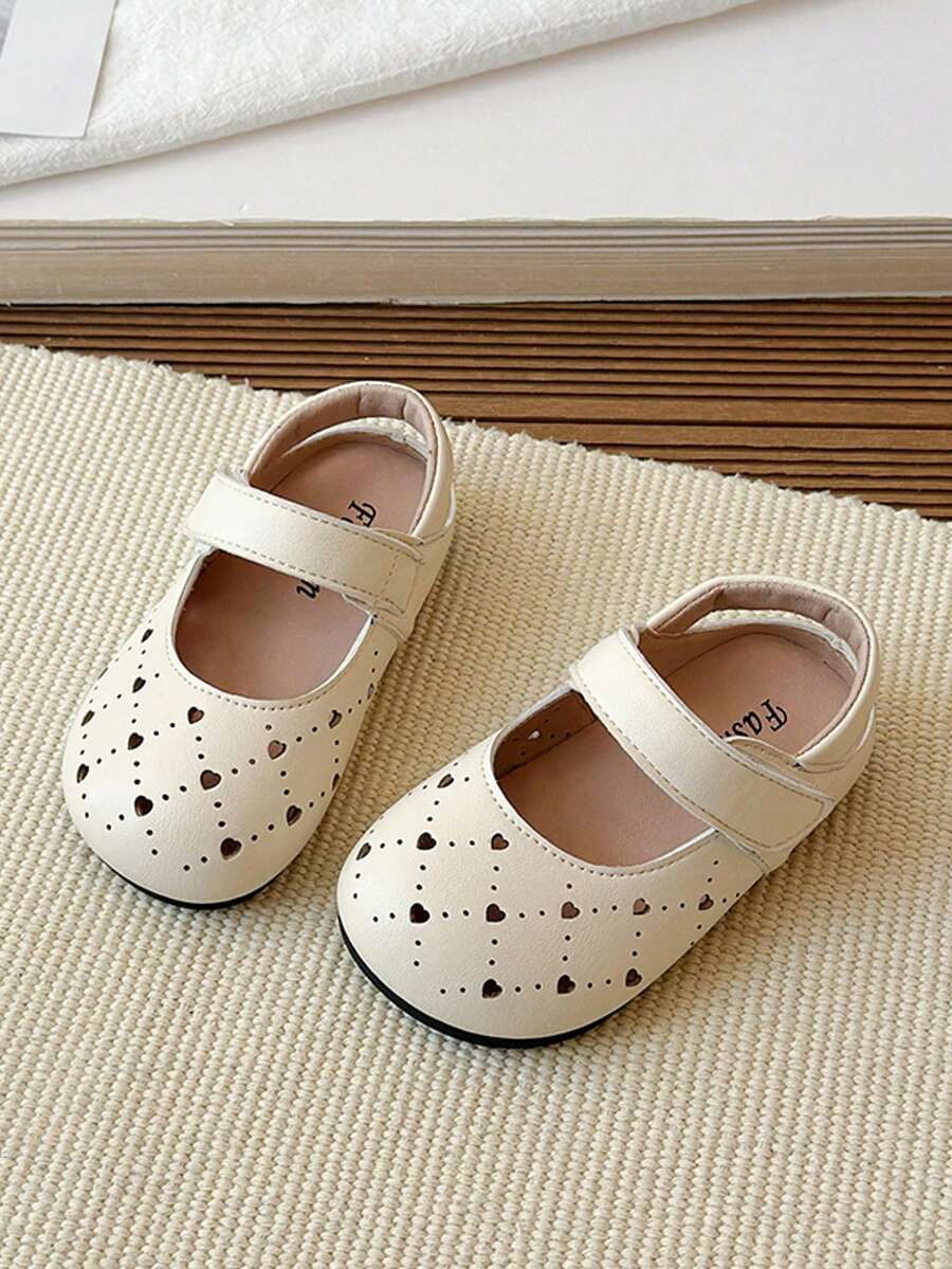 Giày Mary Jane màu ngà cho bé gái, thiết kế khoét hình trái tim. - Màu be - Xem 1