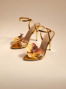 Glizzene 这款高跟凉鞋采用3D立体花卉兰花纹理，光泽面料，金属细跟，优雅别致，适合晚宴、派对、明星户外时尚等场合，金色女鞋，情人节婚礼必备。 - 金色 - 查看 1
