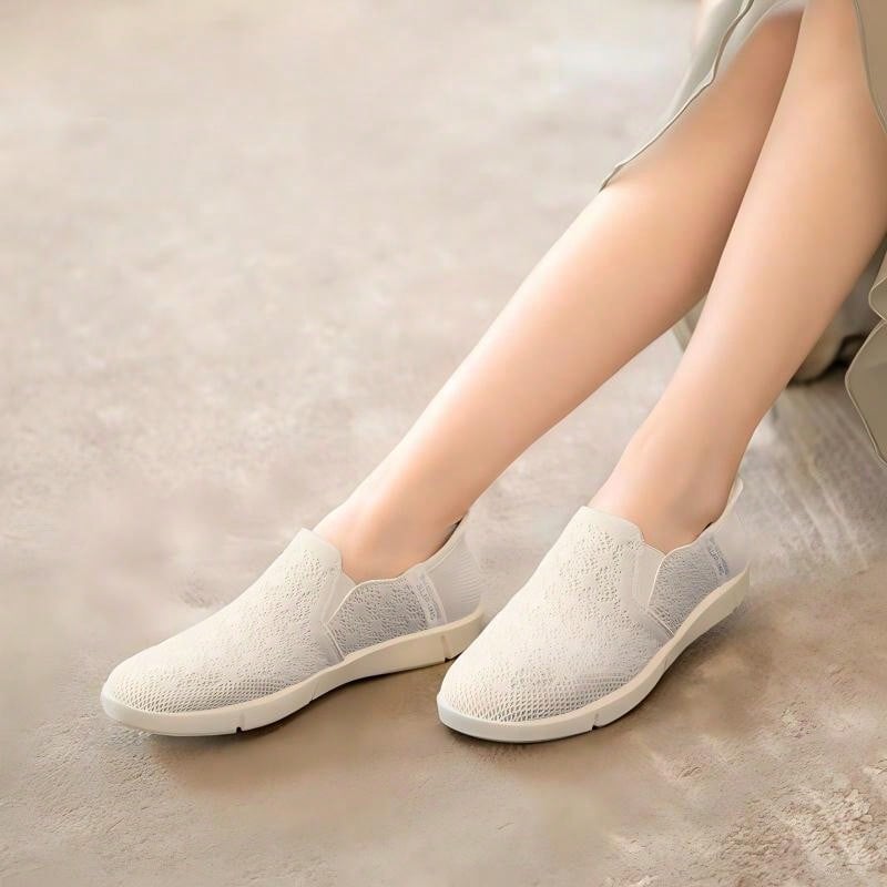 Skechers 女士蕾丝网面透气轻便休闲运动健步鞋 - 米色 - 查看 1