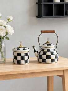 SummitPulse 1个复古经典格子木柄搪瓷水壶，多功能直筒带钻孔盖储物罐，北欧风格菱形盖大容量水壶，四季皆宜，多功能耐高温水壶，可用作咖啡壶、奶茶壶、水果茶壶、冷水壶、壁炉茶壶、茶叶罐，也可作为家居桌面干花、鲜花装饰，是节日和生日送给亲朋好友的精美礼物。 - 黑白格 - 查看 10