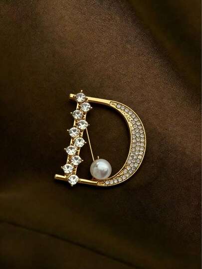 1pc Elegant Minimalist Women's Brooch. Letter D Inlaid With Shiny Rhinestones, Used As Clothing Accessory. Decorative Pin, Fashionable Brooch, Unique Style. Suitable As A Gift For All Seasons.