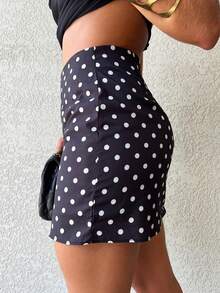 Saia Mini Estampada com Bolinhas Minimalista para Mulher de Escritório Forro Shorts malha croche - Preto - Visão 3