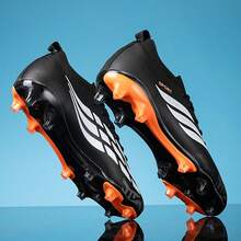 全新无缝男士足球鞋，低帮，长钉，耐磨，防滑，抓地力强，适合成人，男女通用，学校推荐，比赛和训练皆宜 - 黑色 - 查看 1