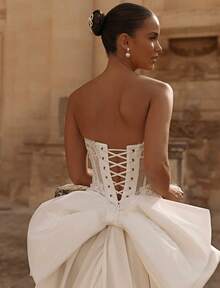 Glamorous Strapless A-Line Wedding Dress With Chic Open Back In Satin – Sophisticated Floor-Length Bridal Gown Featuring A Flattering Corset-Style Bustier, Daring Rear Cutout, And Lustrous Satin Silhouette, Perfect For Weddings, Christmas Galas, Halloween Balls, Formal Dances, Birthday Celebrations, And Special Evening Events. A Versatile Choice For Wedding Receptions, Holiday Parties, Anniversary Dinners, Luxury Getaways, Black-Tie Occasions, Cocktail Gatherings, Bridal Showers, Wedding Guest Attire, Graduation Formals, Homecoming Events, And As A Modern Bridesmaid Or Festive Evening Gown. - trắng - Xem 3
