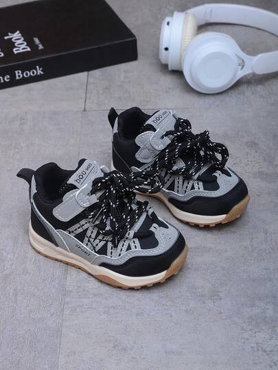 1双可爱婴儿时尚系带跑步鞋，方便穿脱，适合室内外穿着