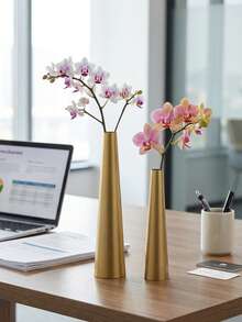 1件/套金色锥形花瓶。简约奢华的金属花瓶。光滑的锥形瓶身。适用于家居装饰、客厅置物架、餐桌摆设、高端主题派对、样板间软装、高端民宿等。 - 彩色 - 查看 8