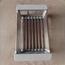 1个可伸缩不锈钢厨房水槽收纳架，功能可调节，专为沥干碗碟、蔬菜和海绵而设计，坚固耐用，最大限度地提高厨房空间利用率。 - 灰色 - 查看 6