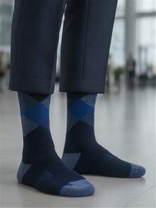 1 Pair Men's Socks, Classic Diamond Pattern, Reinforced Sole, Mid-Calf Length, Business Style, Spring/Autumn
