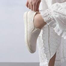 Skechers 女士蕾丝网面透气轻便休闲运动健步鞋 - 米色 - 查看 4