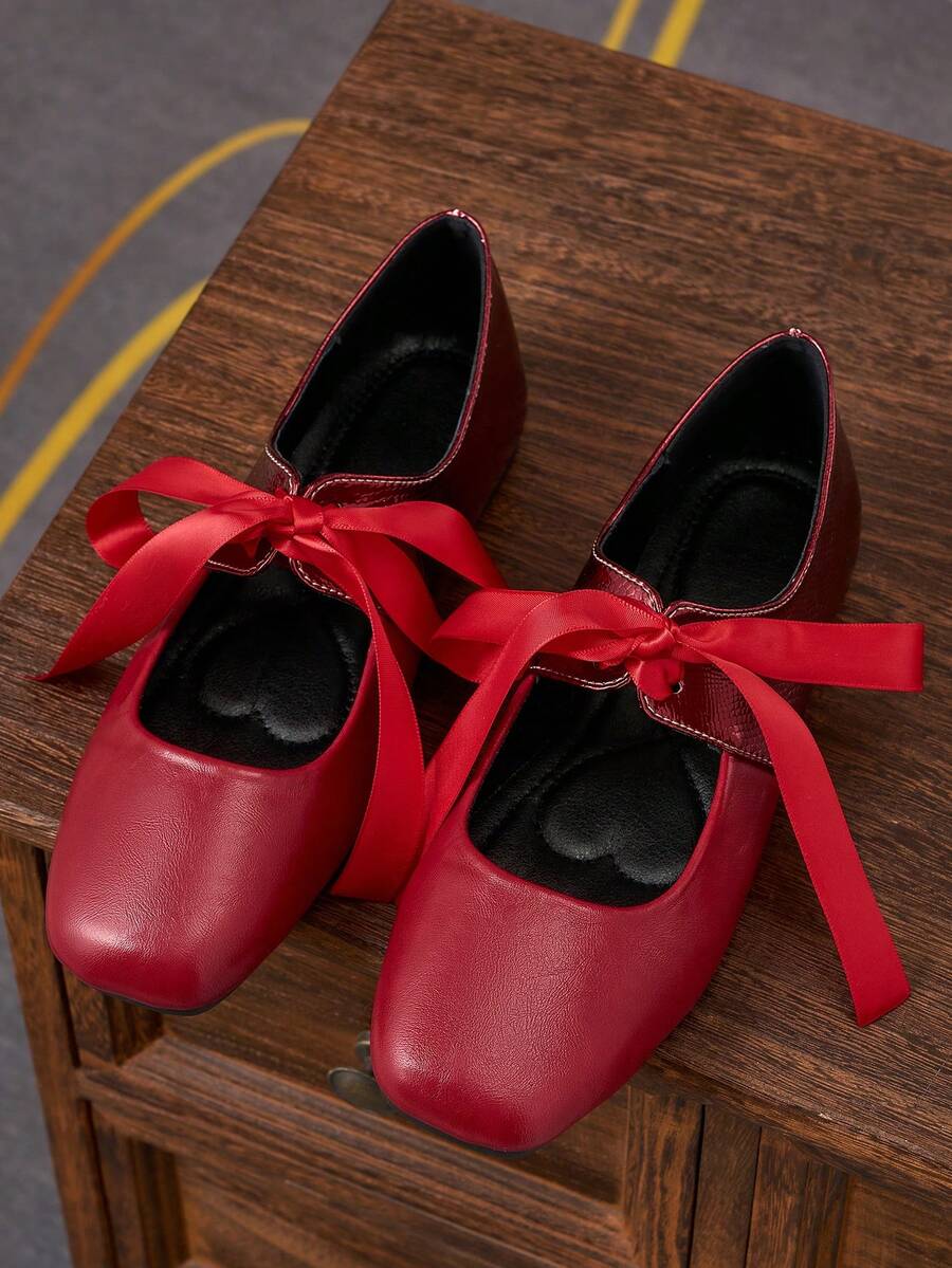 女士时尚红色方头套脚鞋，适合通勤、办公、派对、约会、婚礼、新年、情人节等场合，四季皆宜的休闲百搭鞋款，优雅低跟，春季新品，系带蝴蝶结装饰 - 紅色 - 查看 1