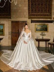 Elegant Boat Neck A-Line Wedding Dress With Long Sleeves And Lace Trim In Satin – Sophisticated Floor-Length Bridal Gown Featuring A Graceful Wide Neckline, Full-Length Fitted Sleeves, Delicate Lace Insets, And Lustrous Satin Silhouette, Perfect For Weddings, Christmas Galas, Halloween Balls, Formal Dances, Birthday Celebrations, And Special Evening Events. A Versatile Choice For Wedding Receptions, Holiday Parties, Anniversary Dinners, Luxury Getaways, Black-Tie Occasions, Cocktail Gatherings, Bridal Showers, Wedding Guest Attire, Graduation Formals, Homecoming Events, And As A Timeless Bridesmaid Or Festive Evening Gown. - 白色 - 查看 1