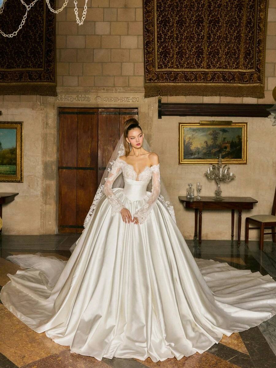 Elegant Boat Neck A-Line Wedding Dress With Long Sleeves And Lace Trim In Satin – Sophisticated Floor-Length Bridal Gown Featuring A Graceful Wide Neckline, Full-Length Fitted Sleeves, Delicate Lace Insets, And Lustrous Satin Silhouette, Perfect For Weddings, Christmas Galas, Halloween Balls, Formal Dances, Birthday Celebrations, And Special Evening Events. A Versatile Choice For Wedding Receptions, Holiday Parties, Anniversary Dinners, Luxury Getaways, Black-Tie Occasions, Cocktail Gatherings, Bridal Showers, Wedding Guest Attire, Graduation Formals, Homecoming Events, And As A Timeless Bridesmaid Or Festive Evening Gown. - 白色 - 查看 1