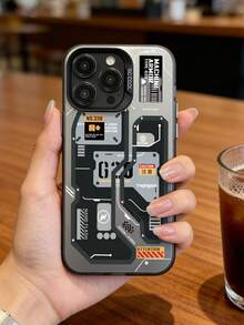 这款机械面板手机壳兼容 14/15 Pro Max，采用未来科技设计，黑灰工业电路图案，印有“ARMOR MACHINE”字样、警告标志以及 NAND 闪存和运动传感器等功能元件。透明硬壳提供全摄像头保护，兼容 、Redmi、OPPO 和 VIVO 等品牌手机。 - 彩色 - 查看 1