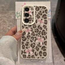 1pc TPU Material Retro Leopard Print Girly Shallow Brown Leopard Pink Bow Design Phone Case Compatible With Samsung S24/S23/S22/S21/S20FE/S10/A73/A72/A71/A55/A54/A53/A52/A51/A50/A33/A34/A32/A31/A25/A23/A21S/A15/A14/A13/A12, Redmi Note13Pro/Note12/Note11/Note9S/Note8/10A/9C/9A, Shockproof Soft Protective Cover, Fashion, Gift For Girlfriend, Boyfriend, Couple, Husband, Friend, Best Friend, Wife, Birthday Gift - White - View 2