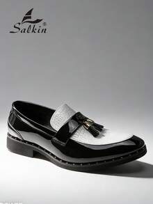 Salkin 经典复古男士正装真皮乐福鞋，商务通勤一脚蹬流苏优雅绅士鞋，价格亲民，质感高端，纯色简约西装搭配，柔软真皮鞋面，橡胶鞋底，适合中年人、年轻人、学生、毕业典礼、办公室、派对、婚礼、新郎、日常休闲、送礼、情侣、浪漫场合、宴会等场合，尺码偏小，建议选购大一码。 - 黑與白 - 查看 5