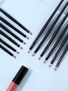 12 piezas Brochas de maquillaje de labios multifunción, cerdas suaves y precisas, contorneo de labios preciso, ideal para principiantes y profesionales - Negro - Ver 5