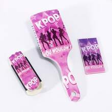 KPOP 美发造型礼盒套装 - 内含 KPOP 女团图案发梳、尼龙按摩气垫梳、可折叠镜梳，适合作为礼物，附赠情人节礼品袋，并配有同款书签 - 粉色 - 查看 9