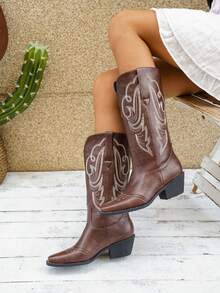 女士西部牛仔靴，新款欧美西部风格，饰以传统刺绣，假日休闲方头低跟靴底，防滑耐磨，不易疲劳，适合牧场文化牛仔派对和街头文化时尚日常节日穿着。 - 棕色 - 查看 7