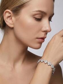 1件装奢华优雅立方氧化锆镶嵌梅花设计手链，适合女性在婚礼和派对上佩戴，不含礼盒 - 銀色 - 查看 1