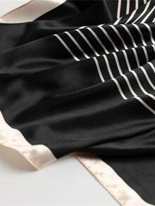 Women's Scarf With Elegant Geometric Print And Satin Finish, 90cm X 90cm - 黑色 - 查看 10