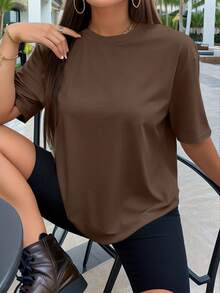 Camiseta de Manga Curta com Gola Redonda Marrom Sólida Plus Size, Camiseta Casual Solta Plus Size para Verão - Café - Visão 3