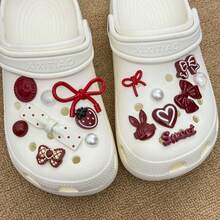 16件套红色鞋饰套装：蝴蝶结、爱心、兔子和草莓装饰 - 非常适合DIY鞋子和派对礼物，鞋子配件，装饰花园鞋，鞋子蝴蝶结配饰，运动鞋配饰 - 紅色 - 查看 2