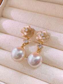 一对山茶花珍珠花卉设计简约优雅百搭耳环 - 白色 - 查看 4