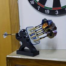 8-Loch Spartan Krieger Darthalter, schwere Ausführung Dartboard Aufbewahrungsregal mit Speerspitzen-Display, geeignet für Herren-Lounge, Hausbar und griechisch-thematischen Spielraum Dekor - Dart Zubehör für 9 Darts - Schwarz - Übersicht 7