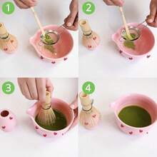 一套日式抹茶搅拌器套装，包含抹茶搅拌器、竹制抹茶搅拌器、带嘴抹茶碗、抹茶筛勺和抹茶茶具，有白色和粉色可选，适合作为礼物送给抹茶爱好者。 - 彩色 - 查看 10