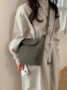 Túi đeo vai mini dáng xô màu trơn mới cho mùa Thu Đông, không kèm phụ kiện treo, kiểu dáng cổ điển và đa năng, có thể điều chỉnh kích thước, phù hợp cho mua sắm, đựng ví, dành cho phụ nữ trẻ, sinh viên đại học, người mới vào nghề và nhân viên văn phòng. Rất thích hợp cho văn phòng, trường đại học, công việc, kinh doanh, đi làm, hoạt động ngoài trời, du lịch và dã ngoại. - màu xanh lá - Xem 5